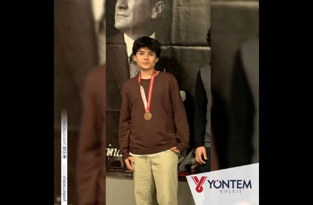 Satranç İl Birinciliği Müsabakaları'nda 18 Yaş Genel Kategori'de öğrencimiz Mehmet Emir Kesici Konya 3.sü olmuştur.