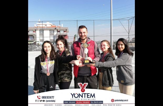 Tenis Müsabakaları'nda Yöntem Koleji Kız Tenis Takımımız, Gençler A Kategorisi'nde Konya 3.sü olmuştur.