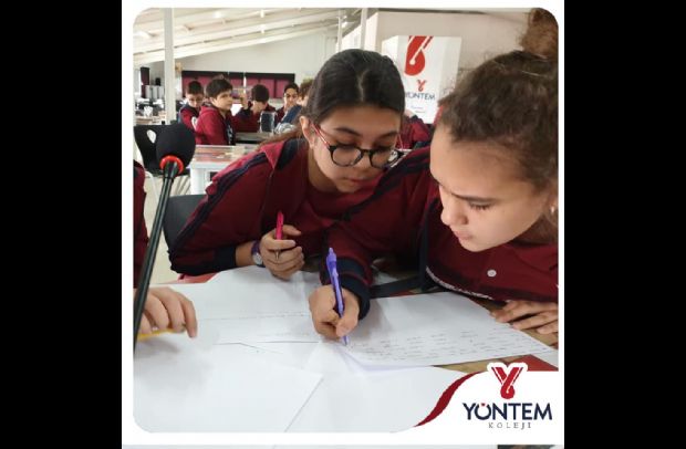 Yöntem Koleji İngilizce Bilgi Yarışması müthiş bir mücadeleye sahne oldu.