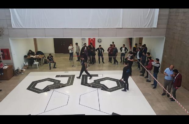  Robotik Kulübü Çizgi İzleyen Kategorisi